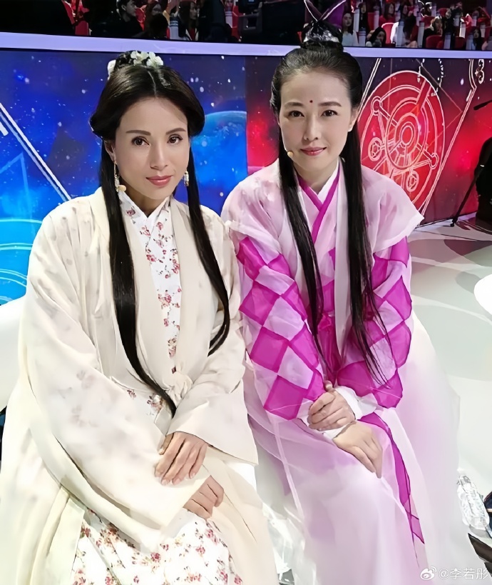 李若彤（左）和周海媚早年曾一起上內地節目《王牌對王牌》。