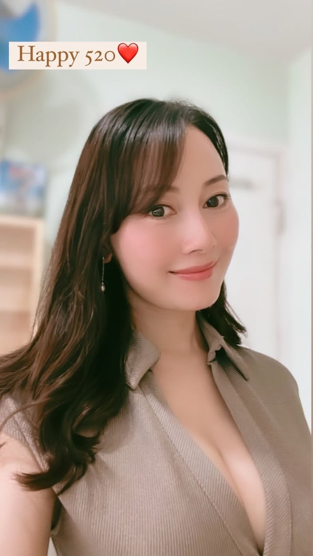 袁嘉敏日前穿上性感戰衣到訪私人高級會所。 袁嘉敏日前穿上性感戰衣到訪私人高級會所。