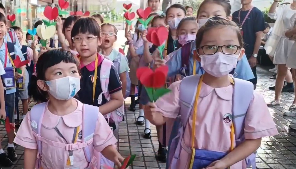 深圳各口岸增设学童专属通道。 （图：《晶报》）