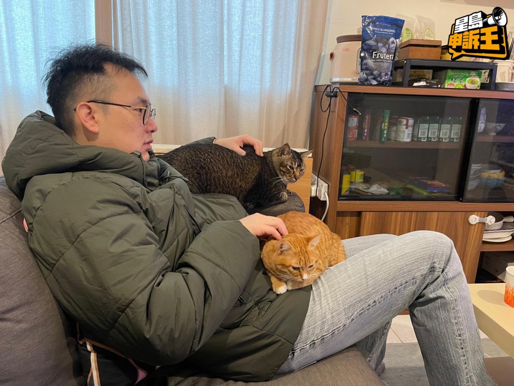 Chris家中飼養了3隻貓，是愛貓之人。