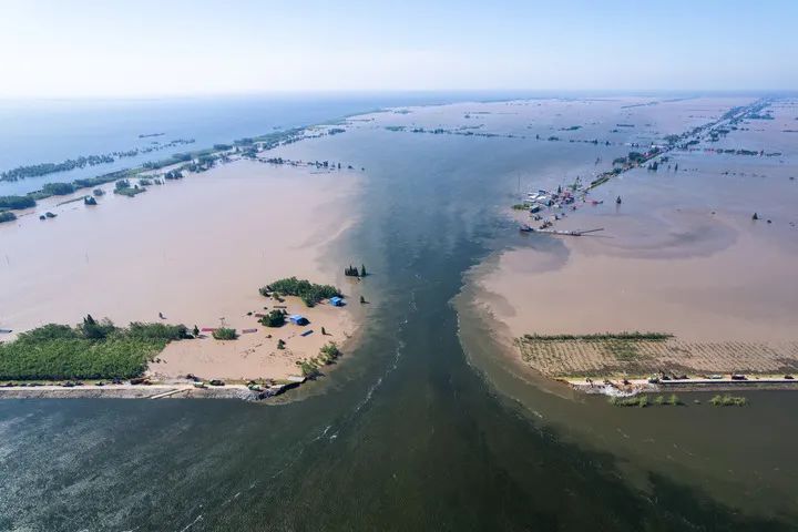 洞庭决口水流已缓和，工程人员将展开堵塞决口工程。