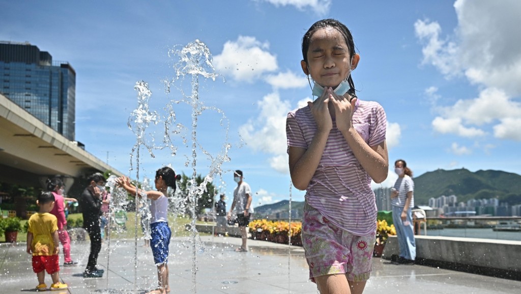 天文台自本月中起發出酷熱天氣警告，至今超過十日。資料圖