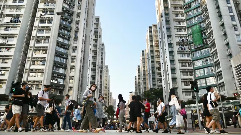 香港楼市受美国息口左右，加上整体经济环境复苏不似预期，令二手楼价自去年第一期后反覆向下，中原城市领先指数CCL已较历史高位下调逾20%。