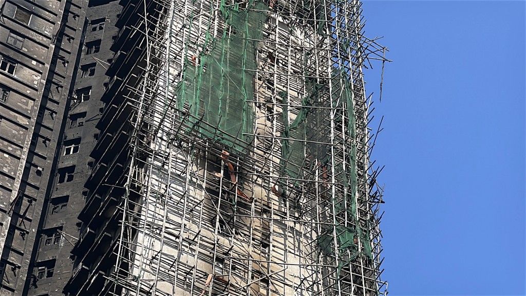 宏福苑陸續清拆棚架。劉漢權攝