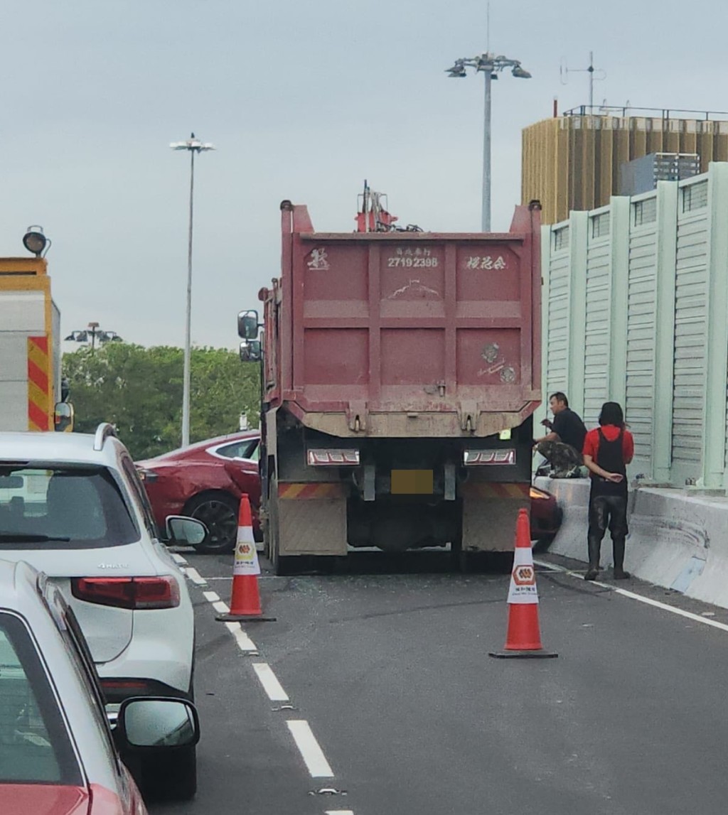 fb馬路的事 (即時交通資訊台)圖片
