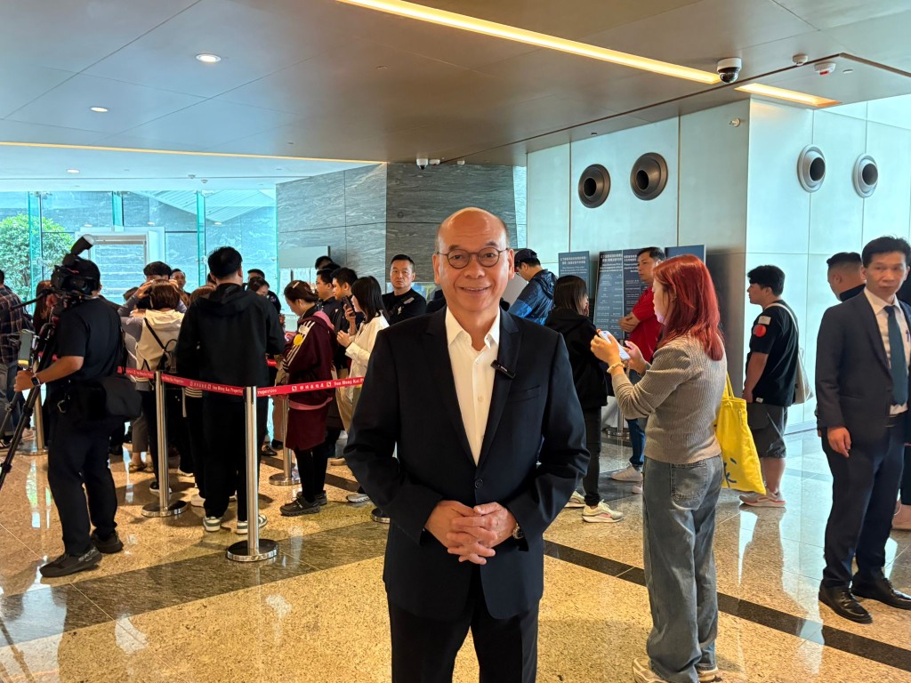 陈永杰表示，项目现时客源中有很多1期向隅客，见近期1期业主卖出单位时赚到钱，故即使是次以较贴市价开售，反应仍见不俗。