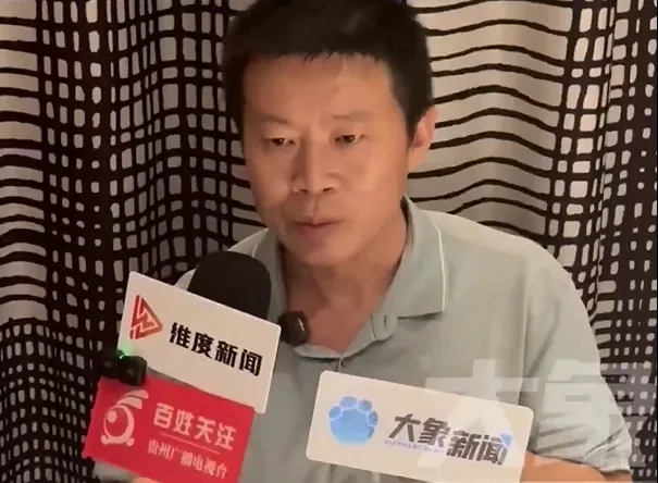 姜先生向內媒爆料，被兒毆打拿牙刷做親子鑑定才知戴綠帽22年。