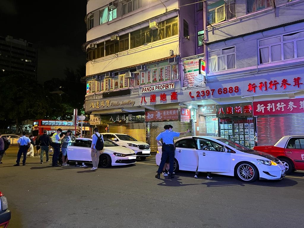 警方在西九龍多處設置路障檢查站，截查可疑車輛。警方圖片