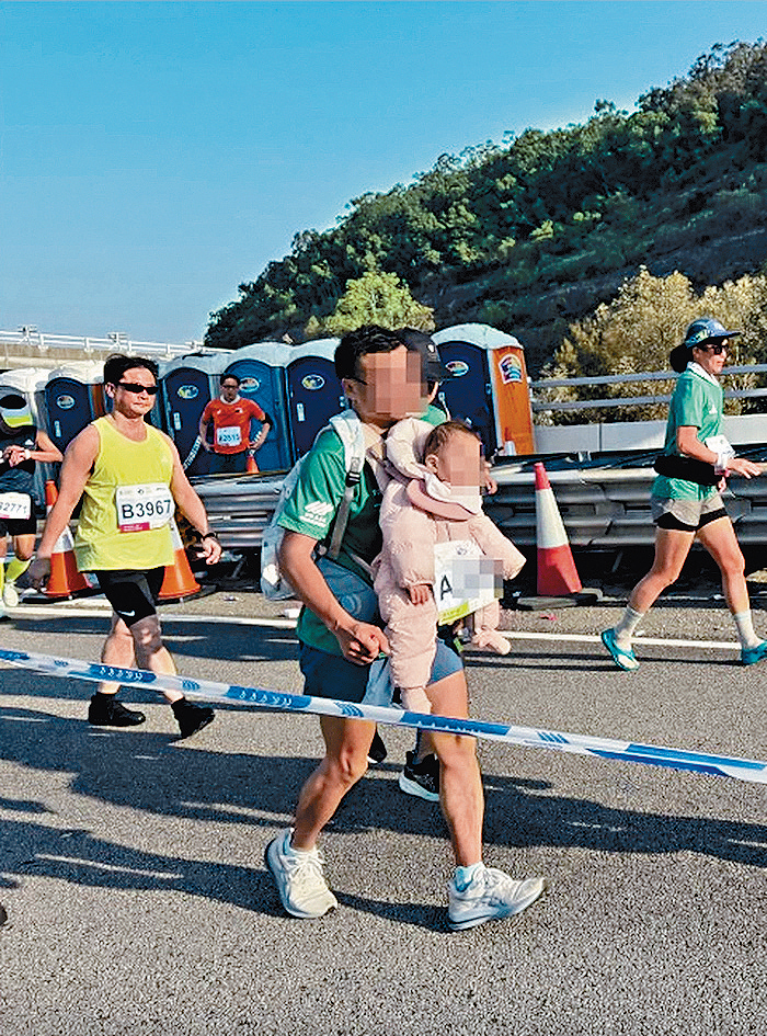 內地男子日前孭嬰兒參加渣打馬拉松，據悉該男子已返回廣西南寧。