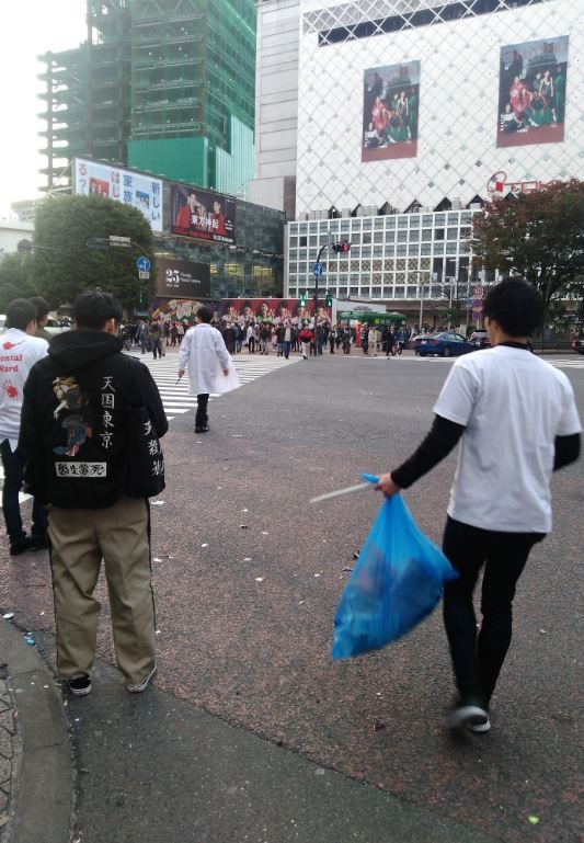 有日本民眾仍充滿公德心，自動自發清理街道。X@Jumpeikobushi