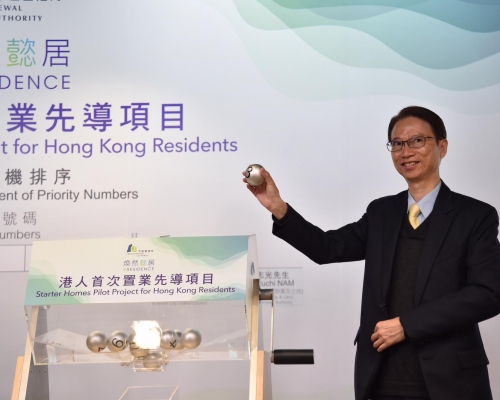 市建局今日為「煥然懿居」港人首置先導項目的申請進行抽籤。