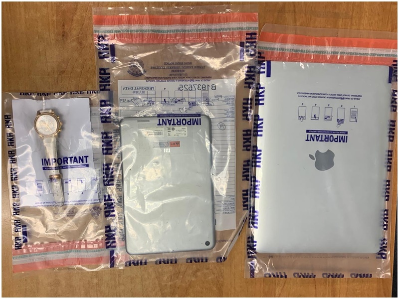 警方檢獲的手表及平版電腦等贓物。