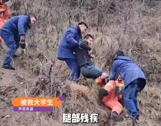 腿残男大生因爬高脚软要召消防抬回地面。小莉帮忙
