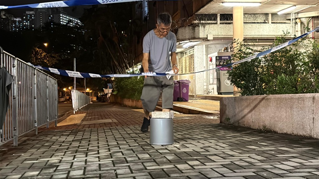 蛇王到場將蛇帶走。 蛇王到場將蛇帶走。