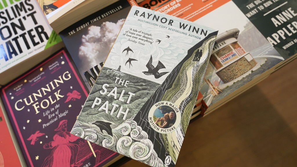 畅销回忆录《The Salt Path》在英国狂卖200万本。 美联社