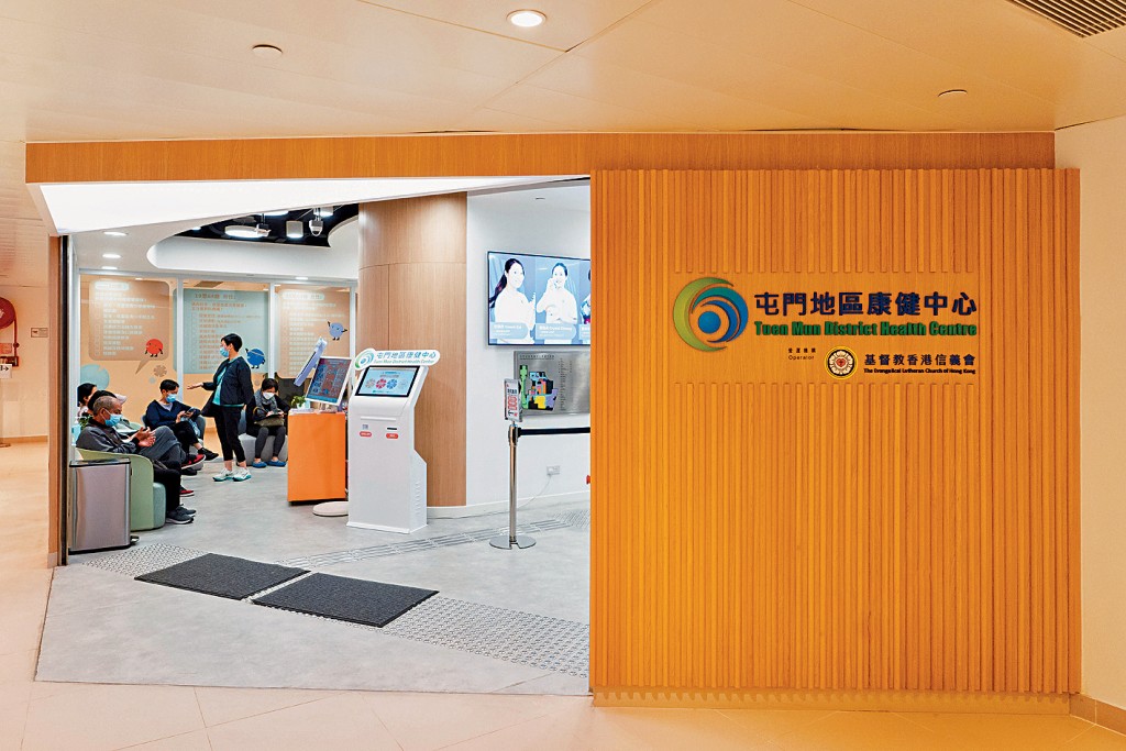 「健康心靈先導計劃」中,新生會經屯門地區康健中心接受轉介個案。