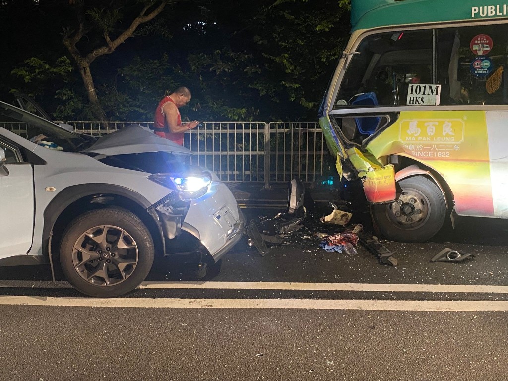 西貢公路發生3車相撞,涉及兩輛專線小巴及一輛私家車。網上圖片 西貢公路發生3車相撞,涉及兩輛專線小巴及一輛私家車。網上圖片