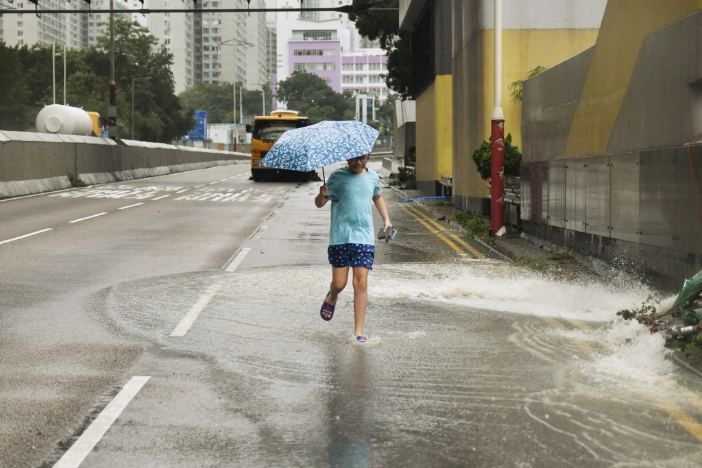 甯汉豪指当局加快城市防洪和耐洪能力的相关工作。资料图片