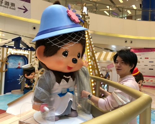 王力良好認真咁幫Monchhichi形象大翻新。