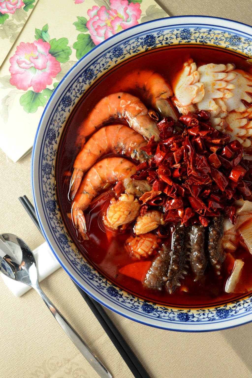 重慶江湖菜中，不得不提歷史悠久的毛血旺。發展至今，材料日趨講究，成為豐盛的桌上精品。