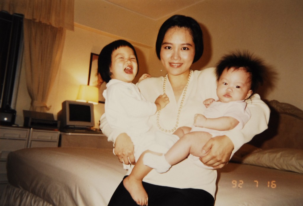 吴夏萍1990年嫁商人赖焯藩，诞下两个女儿，可惜五年后离婚收场，她之后母兼父职凑大两个囡囡。