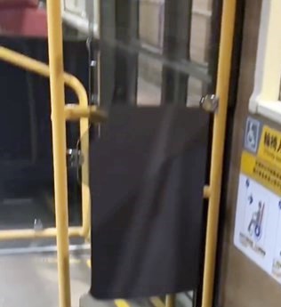 在巴士上打盹最擔心是「瞓過龍」， 有女乘客近日便「擔心成真」，自爆 在上層打瞌睡，最終被困車內的「巴 士奇遇」。Threads截圖