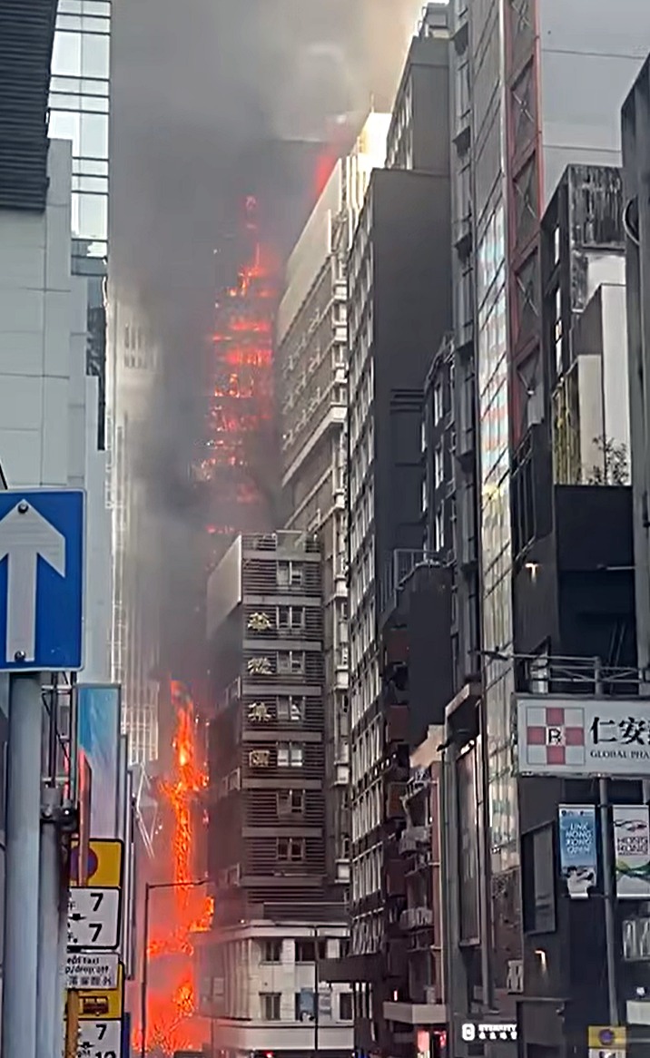 現場火勢相當猛烈。網上圖片 現場火勢相當猛烈。網上圖片