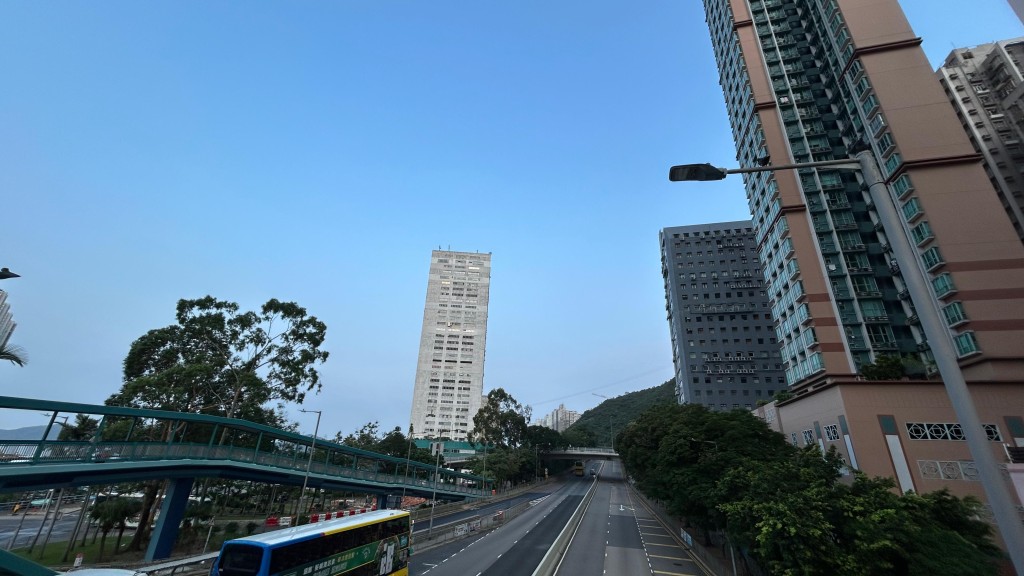 短暫時間有陽光,局部地區有驟雨。蔡楚輝攝 短暫時間有陽光,局部地區有驟雨。蔡楚輝攝