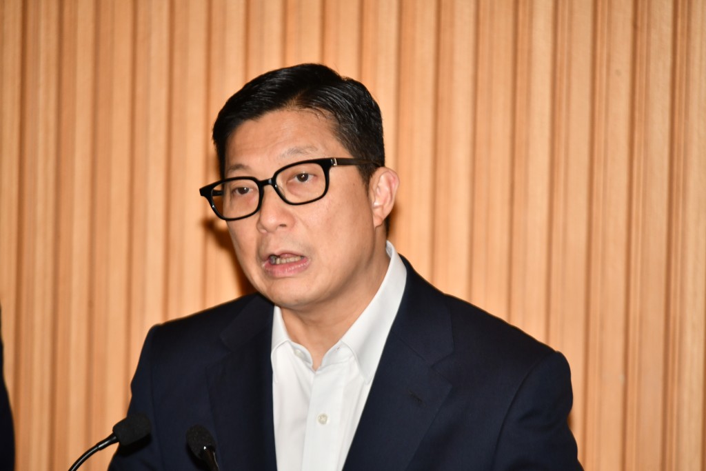 保安局局長鄧炳強。