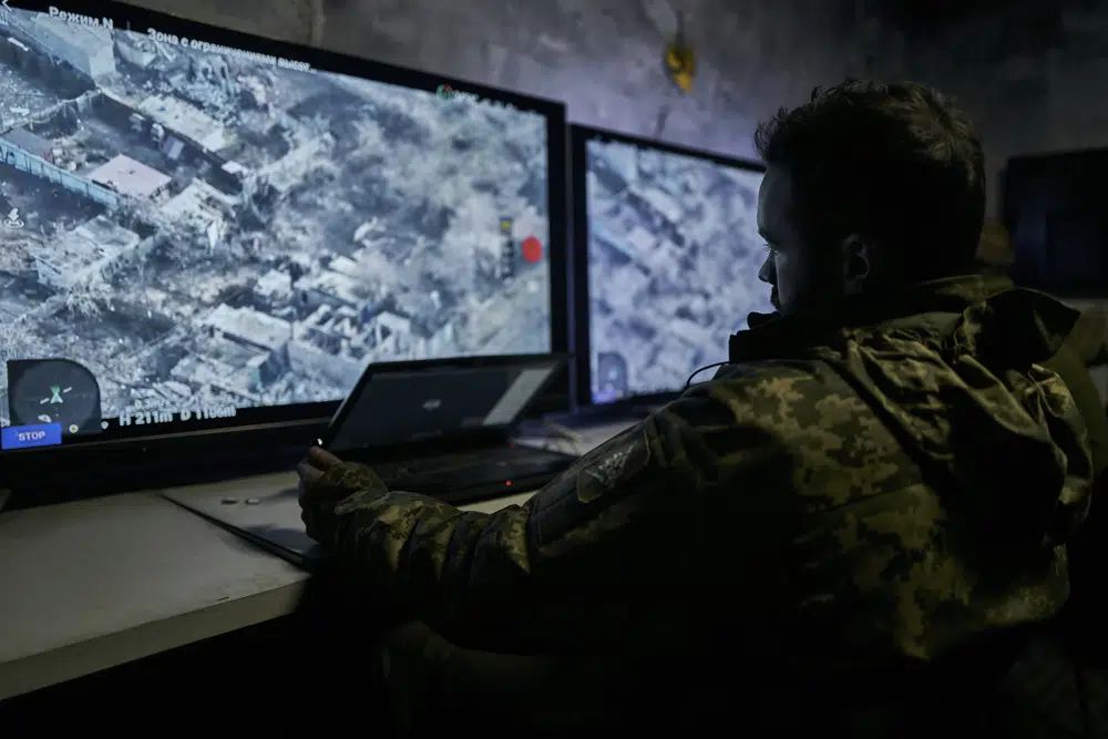 乌无人机袭俄恩格斯空军基地。AP