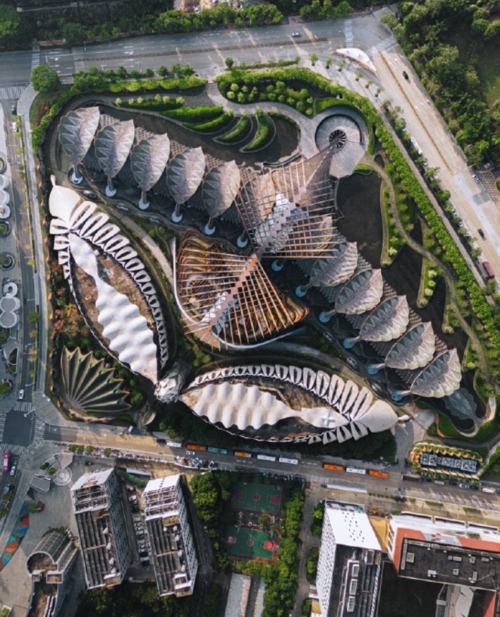 深圳玛丝菲尔总部大厦造型魔幻（图片来源：小红书）