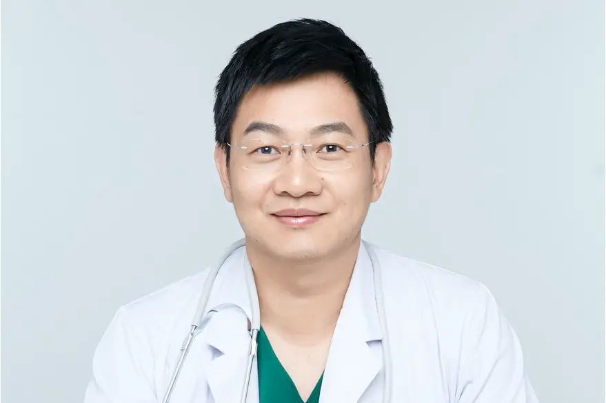 北京佑安医院感染综合科主任医生李侗曾。