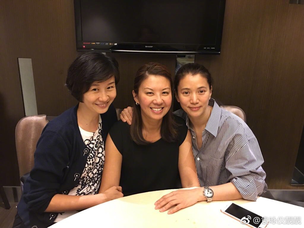 翁杏兰曾返港与袁咏仪、姚康莉见面。