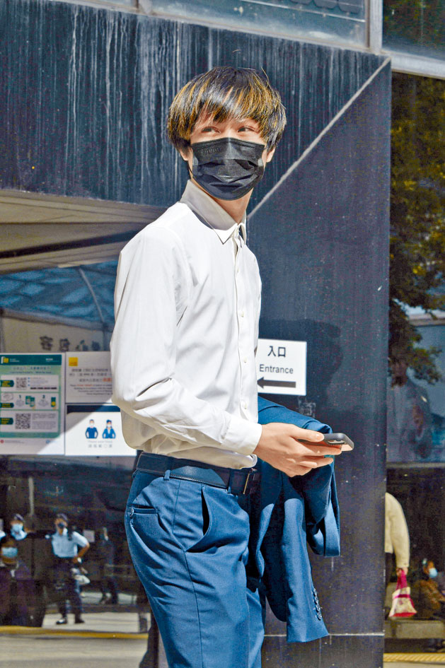 綽號「熊仔餅」的周柏均（圖）與舊同學胡子鍵各被判入獄6年。