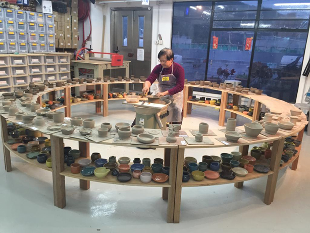 「藝舍創作室」由賴志剛2008年創立，除了陶藝創作外，近年集中斫究陶窯設計及迷你柴窯。（圖片由藝舍提供）