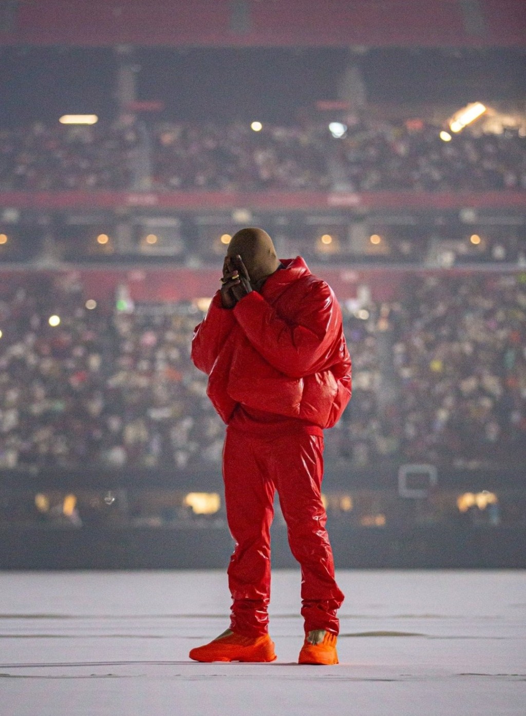 Kanye離婚後,專心工作。