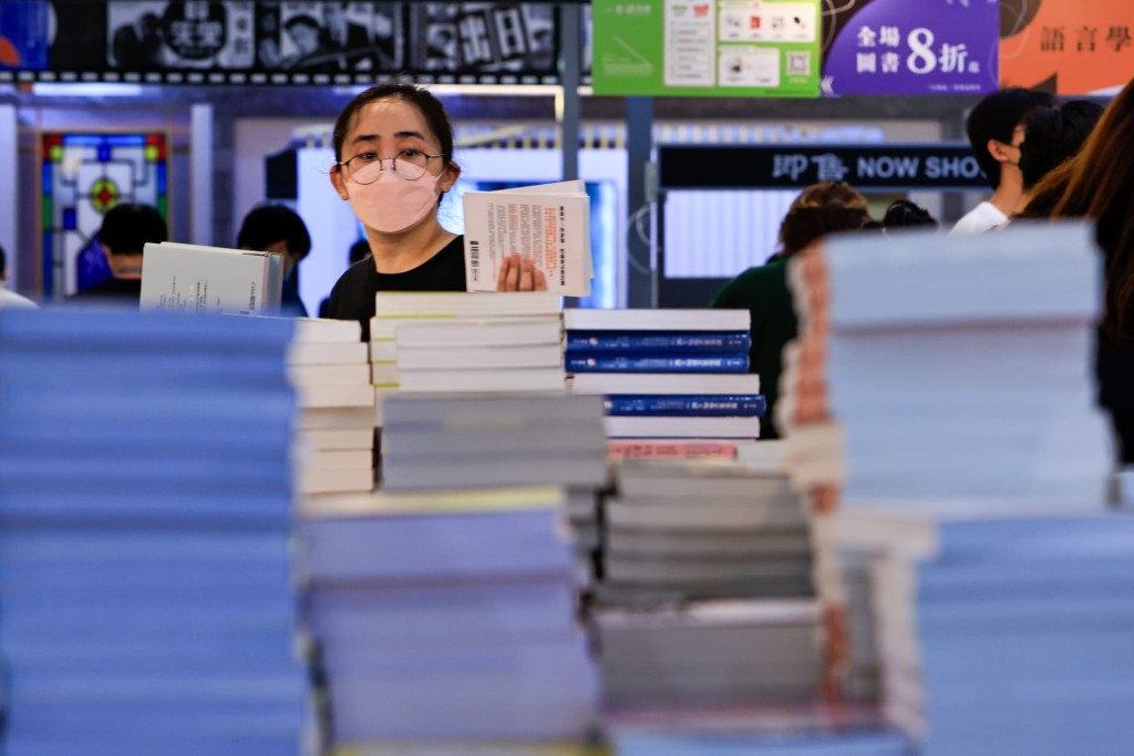 第33屆香港書展明日起一連7日在香港會議展覽中心舉行。　丹尼爾攝