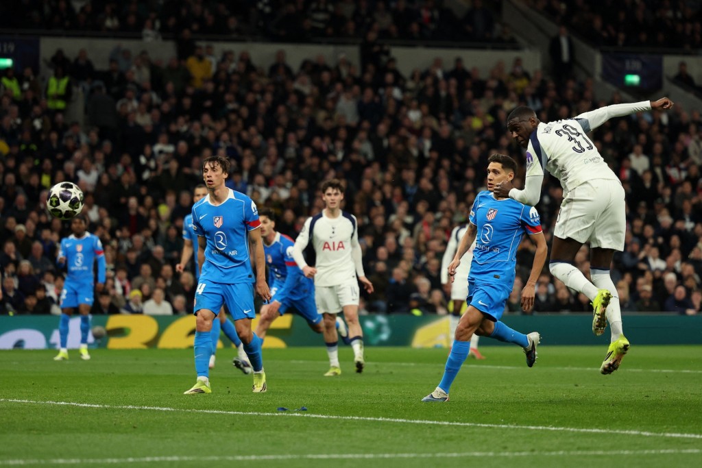 高路梅安尼为热刺打开纪录。法新社