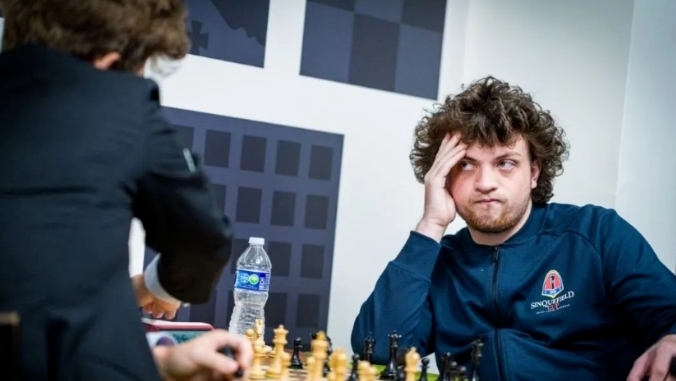 國際象棋小將尼曼被指利用「肛珠」作弊，但也沒證據。