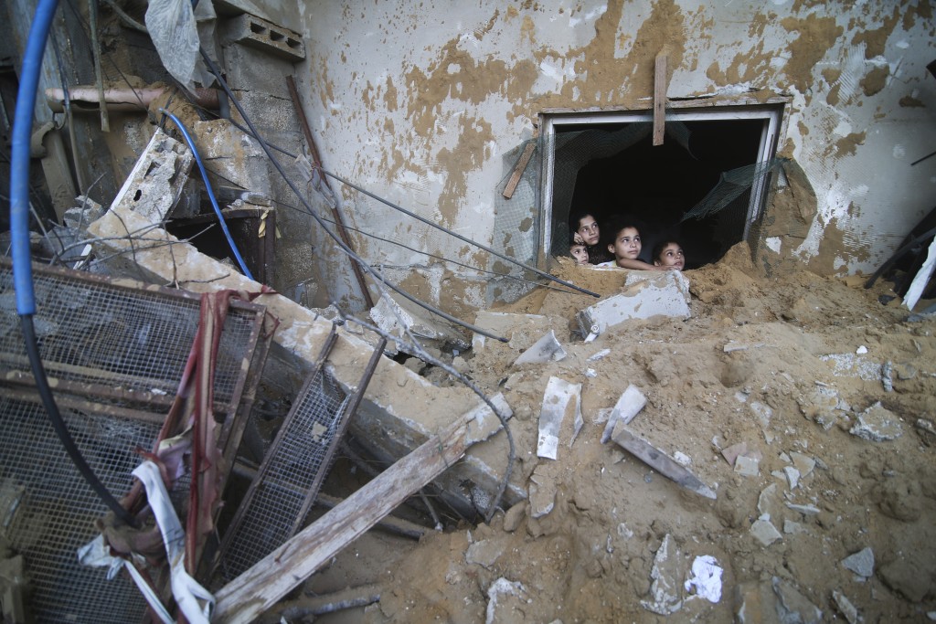 以色列连日空袭加沙，大量建筑物损毁。美联社