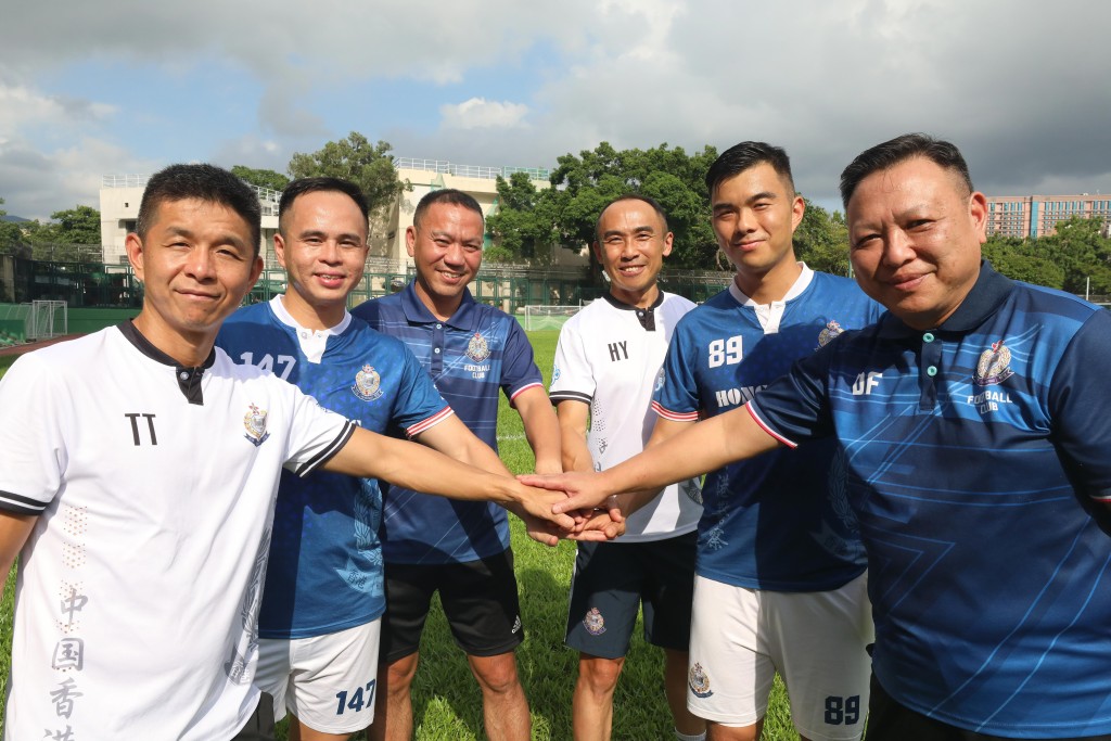 (左起)陈亮廷、李文彬、吴志坚、方浩贤、叶颂朗及冯瑞琪发挥极致的团队精神,在球场内外合作无间。 (左起)陈亮廷、李文彬、吴志坚、方浩贤、叶颂朗及冯瑞琪发挥极致的团队精神,在球场内外合作无间。