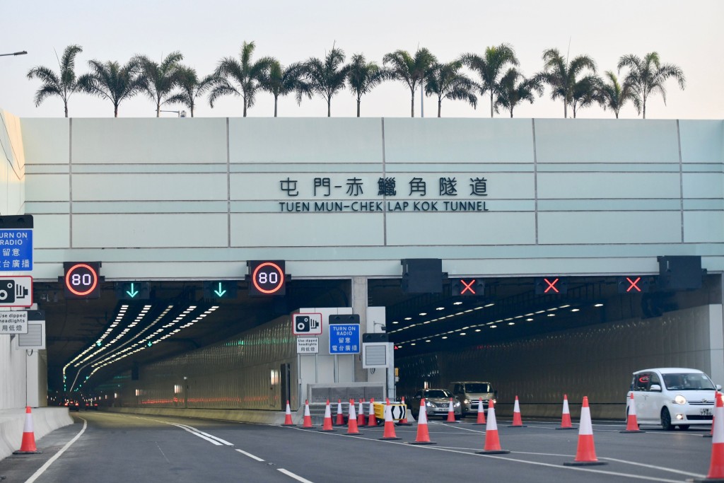 最近通車的是屯赤隧道，它於2020年12月27日通車。