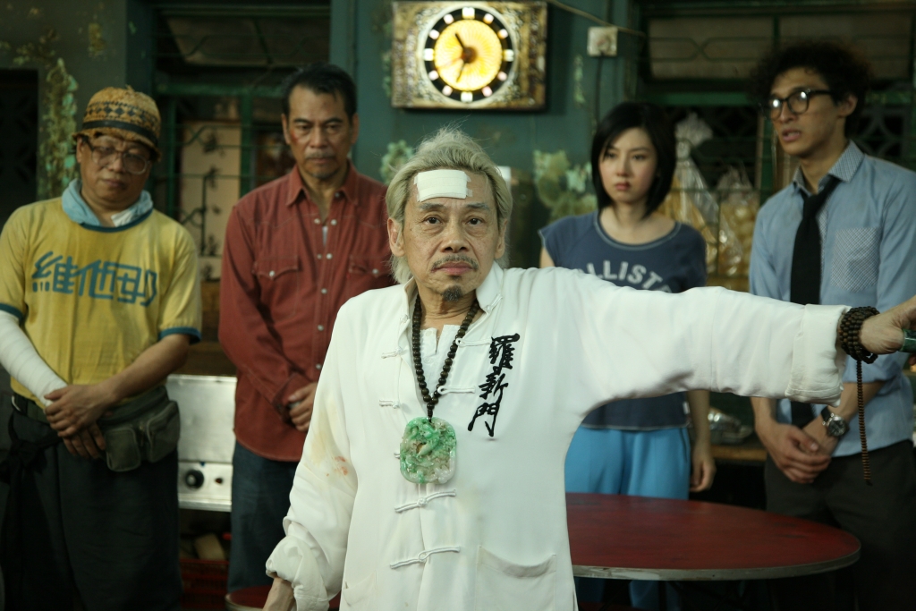 梁小龙（左一）近年拍过《打擂台》。