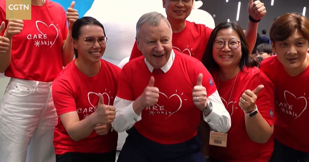 應家柏表示，除了提供資金支持全運會，亦派出馬會義工參與香港賽區服務，支援運動員、嘉賓和觀眾。訪問片段截圖