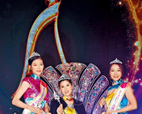亚洲小姐决赛圆满落幕，陈美仪（中）夺得冠军、及「最完美体态奖」，成为双料冠军。袁群有（左）夺得亚军，梁欣娟（右）就夺得季军。