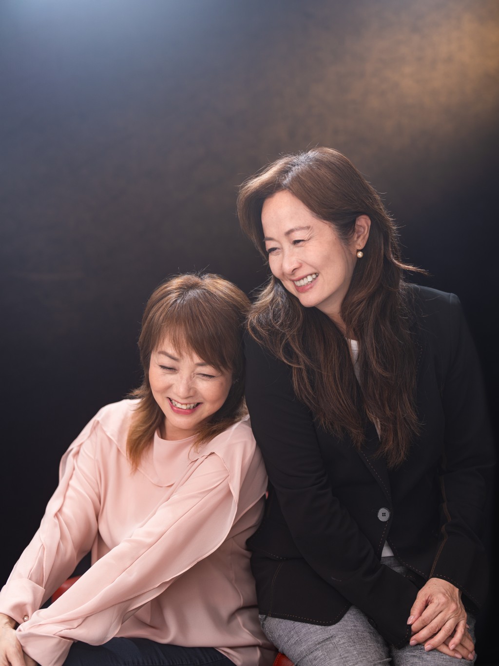 Annike龐秋雁(左) 及妹妹龐倩渝Monique理念相同祈望為音樂兒童提供好的音樂基礎。