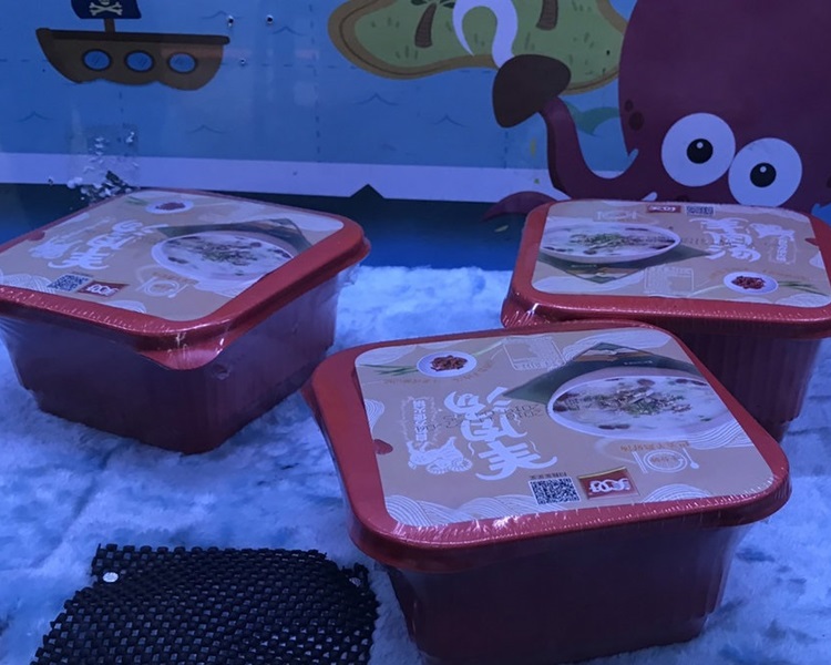 機台老闆表示這3包食品是在中國爆發非洲豬瘟前購入。網圖