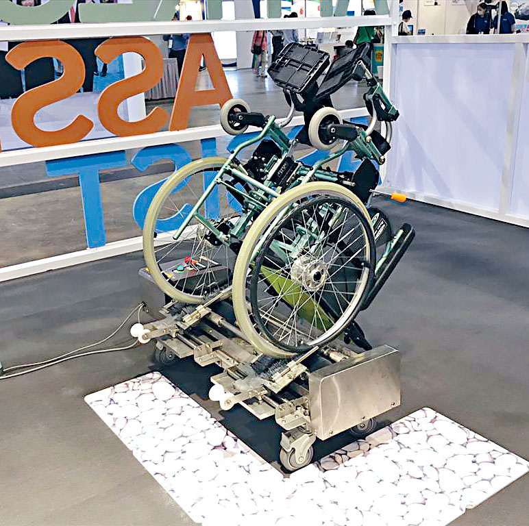 长者可用合宜价钱一站式租用轮椅和电动床等设备。