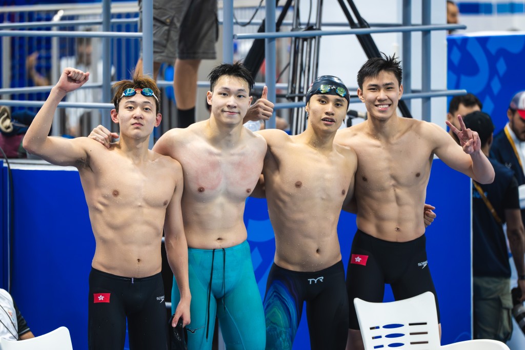 余子龍、徐奕祺、劉建希和王一舜組成的港男子隊，合力取得男子4x100米混合泳接力金牌。港協暨奧委會圖片