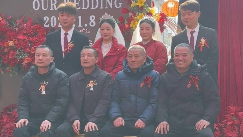 雙胞台的單氏姊妹，嫁給雙胞胎的宋氏兄弟，在婚禮當日才知雙方的大伯及二伯，也是雙胞胎。極目新聞